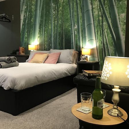 Contemporary 1 Bed Studio For Comfy Stay In Wigan Dış mekan fotoğraf